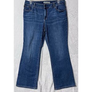 Chico’s Platinum Denim Jeans Size 2.5 Stretch Ultimate Fit Barely Flare